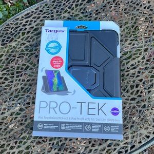NWT Targus ipad case.